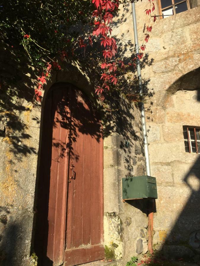 La Cure Grande Maison De Charme De 2 A 14 Personnes Saint-Urcize Luaran gambar
